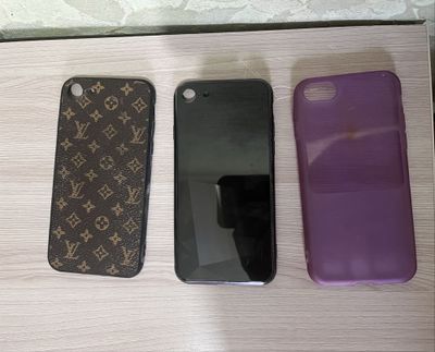 Продам чехлы на Iphone 7
