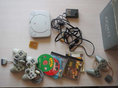 Продам игровую приставку PlayStation One (PS One)