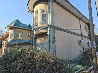 Аренда дома. Вдоль дороги. 3,3 сот. 5 спален. 2 этажа+подвал.