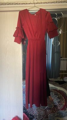 Платье, имеется и в черной расцветке