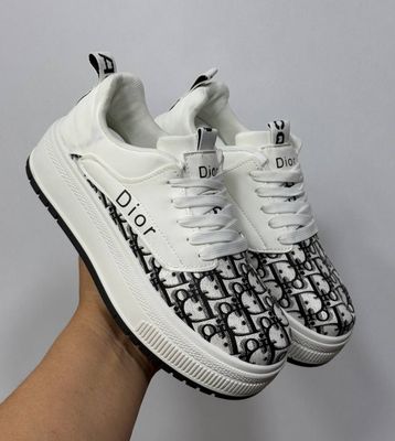 Dior karasofka