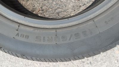 Жентра Ласетти чехол ва 2 дона балон 195/60R15 сотилди 350минг сум