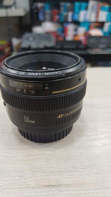 Обектив кенон 50mm 1.4 сотилади холати яхши