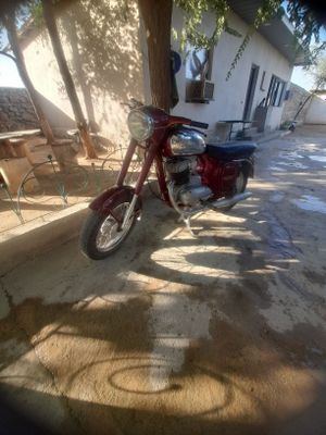 Mototsikl Jawa sotiladi