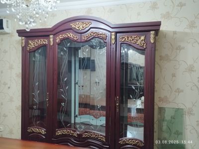 Стенка и трюмо для гостиной