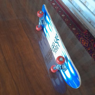 Skateboard sotiladi