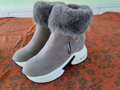 Ayollar qishgi oyoq kiyimi
