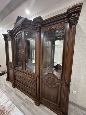 Хитой стенка сотилади