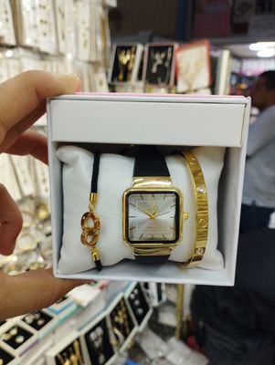 Cartier braslet va soat to‘plami