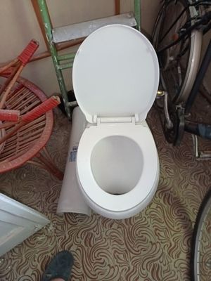 Продам б/у унитаз и раковина