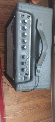 Продам гитарный комбо усилитель Fender
