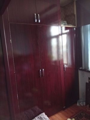 Деворга к,урилган мебель эшиклари енги
