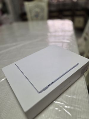 Macbook Air 2025 novy 16 gb ram 256 m4