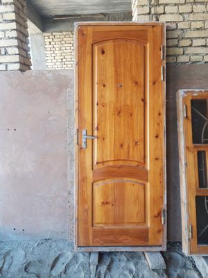 Продаются деревянная дверь и окно