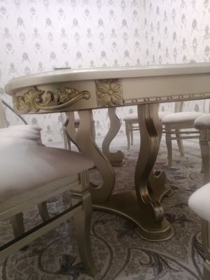 Стол и стулья