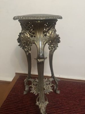 Подставка для цветов металлический