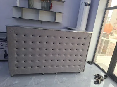 Kafe uchun bar va yumshoq mebel