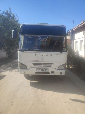 Isuzu aftubus sotiladi 2015yil