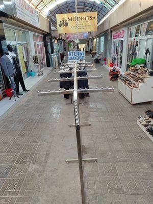 Magazin uchun tayyor Kiyimlar iladigan mustahkam yengil sotiladi