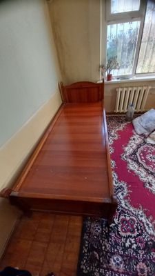 2 ta shkaf va kravat sotiladi