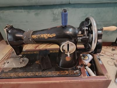 Продам швейную машинку СССР