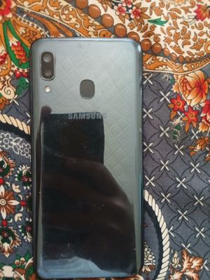 Samsung A20 2 simkartali ekram radnoy