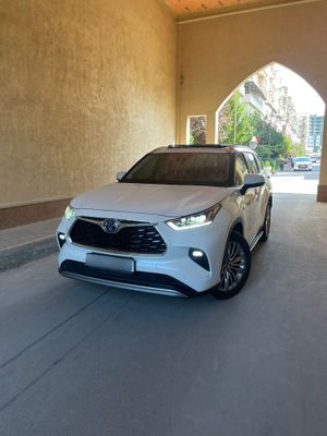 Продается Toyota Highlander DC 2024 года
