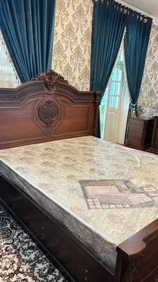 Шикарный комплект из очень хорошего дерева.