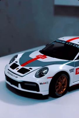 Игрушечная машинка Porsche 911, 1:32, отличное состояние