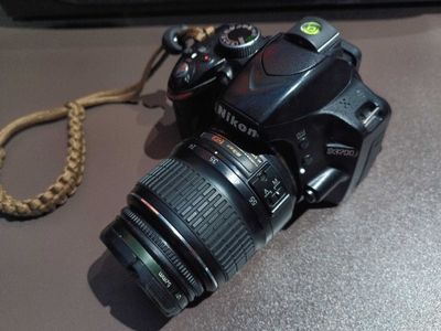 Nikon D3200 в хорошем состоянии