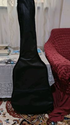 akustik gitara xolati yangi.Konplekt narsalari bor