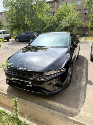 Срочно продается 2,5л Kia k5 2023, Черный цвет.