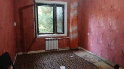 Пазтазорда ойдин бозорчани йогида 2хонали 2-этаж уй сотилади