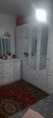 gilam va spalniy garniturni sotmoqchman kimga kk