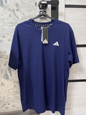 Futbolka Adidas brendidan