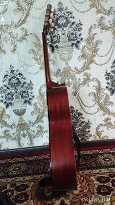 "Klassik gitara sotiladi"