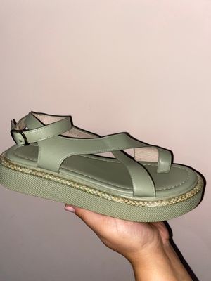 Босоножка