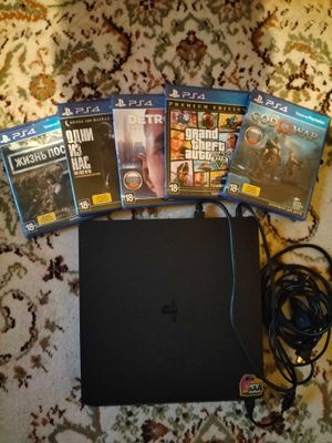 Продается приставка PS 4