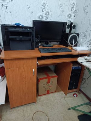 Принтер, Компьютер, Колонка, Стол