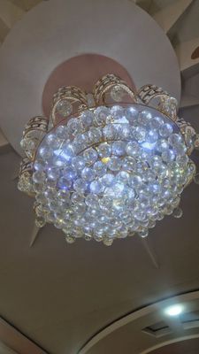 Люстра сотилади