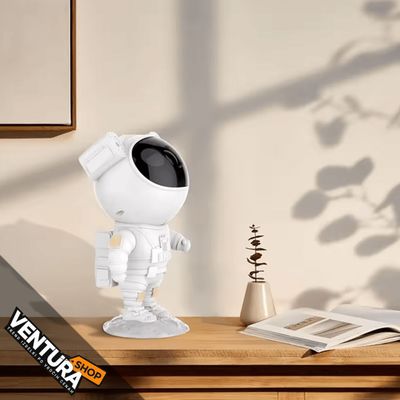 Kosmanavt robot - uyni tunda yoritish uchun