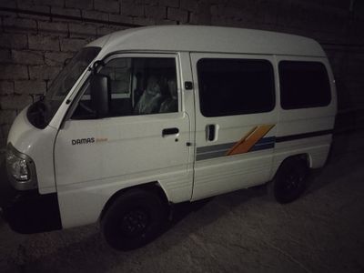 Damas moshina sotiladi