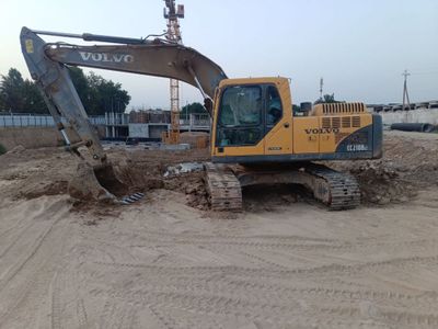 Экскаватор гусеничный VOLVO EC210 BLK 2013 йил 29000 моточас ишлаган