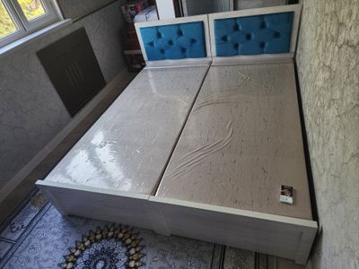 продаю кровати срочно 2 кровати по 600тыс новые