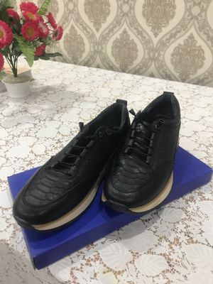 Продаётся мужской обувь