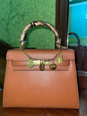 Hermes sumka hajmi katta