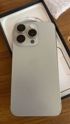 iPhone 15 pro, 730$, 256GB