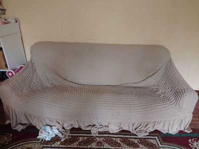Срочно продаются диван и два кресла
