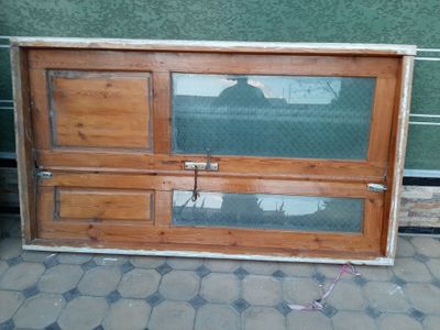 Эшик ва ойналар арзон нархда сотилади.