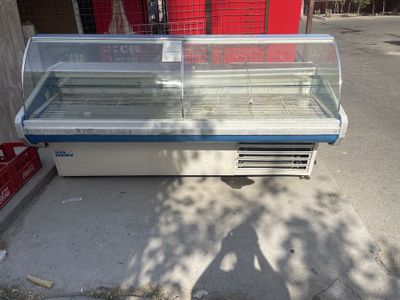 Vitrina xolodilnik